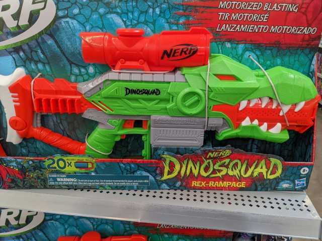 20xD DINOSQUAD ANARNING Do ngt aim at eyes or face. Uhe of eprwtar recommetded for pleers and pe Use orly ofica NERF darts. Othes darts may nat meet satetystandards Do not modify darser blaster. d prcple withn NERF REXISAIVIPAGE U