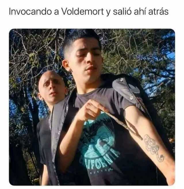 Invocando a Voldemort y salió ahí atrás
