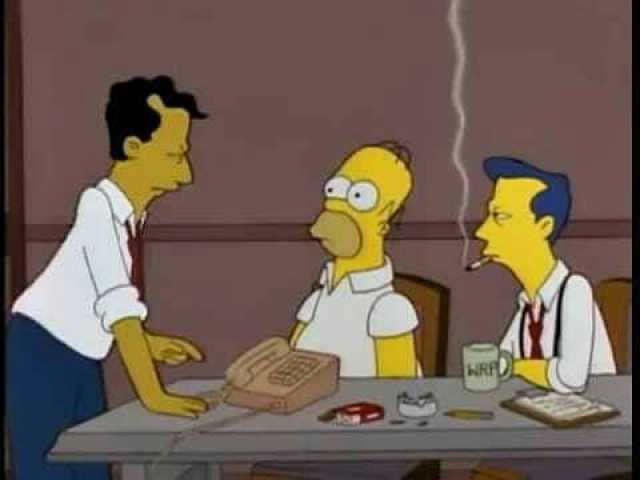 Homero siendo interrogado por dos personas plantilla para meme