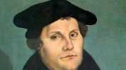 Martín Lutero viendo cómo él escribió 95 tesis y tú no has podido con una