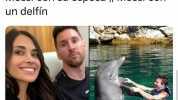 Messi con su esposa  Messi con un delfín