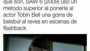 Mientras la mayoria de peliculas usan tecnologia de CGI para que actores se vean mas ioven de lo que son SAW 6 (2009) uso un metodo superior al ponerle al actor Tobin Bell una gorra de beisbol al reves en escenas de flashback